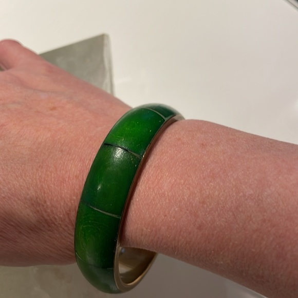 Green Wooden Bracelet set in a gold tone - Picture 6 of 6